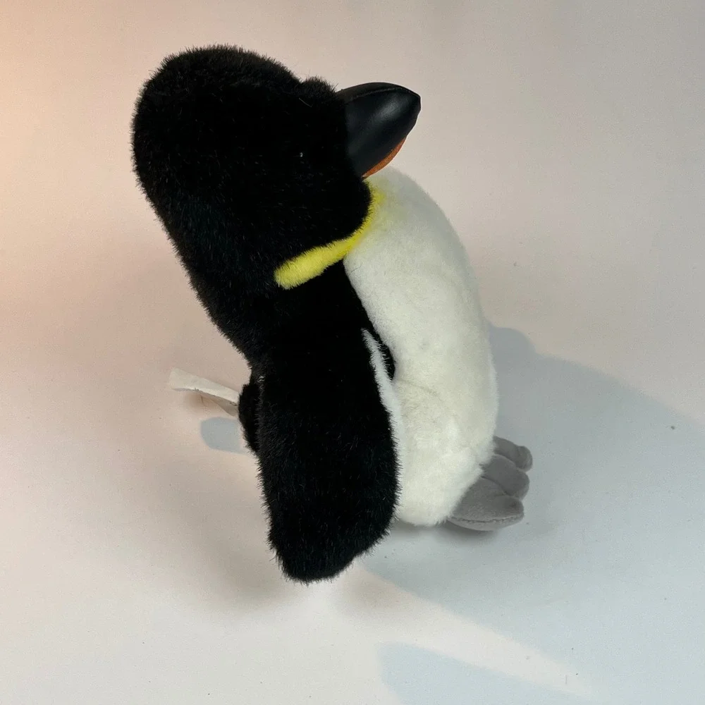 SeaWorld Emperor Penguin Plush Stuffed Animal Black White Yellow 9 Inch Souvenir
